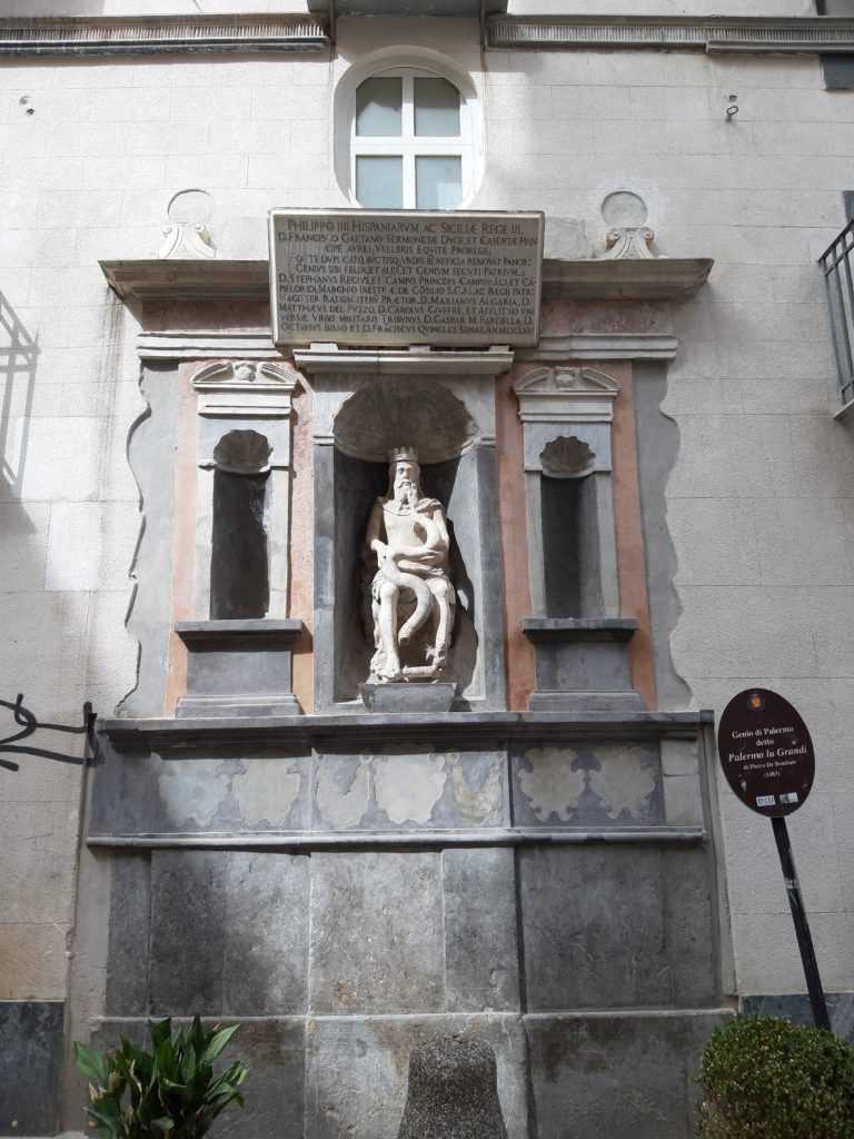 La statua del genio di Palermo alla Vucciriarmo